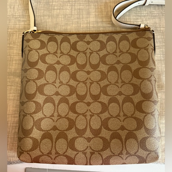 Coach crossbody authentic - Picture 3 of 9